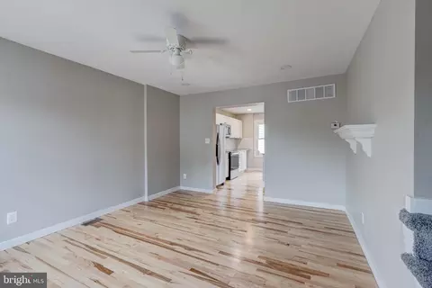 Living - 26 Colleton Ct, Nottingham, MD 21236 photo 3 of 4