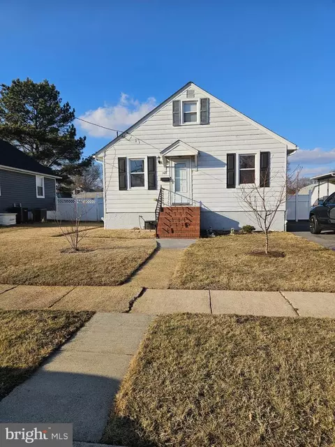948 Woodlynn Rd, Essex, MD 21221