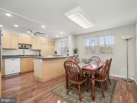 948 Regina Dr, Halethorpe, MD 21227 photo 9