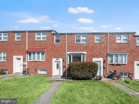 948 Regina Dr, Halethorpe, MD 21227 photo 2