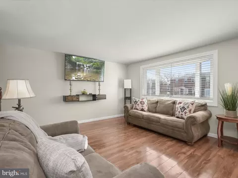 948 Regina Dr, Halethorpe, MD 21227 photo 6