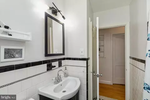 Bath - 1002 Saint Albans Rd, Baltimore, MD 21239 photo 2 of 3