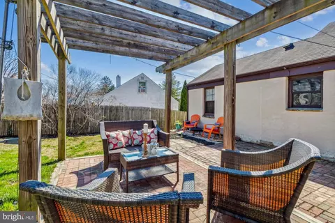 Exterior - 1002 Saint Albans Rd, Baltimore, MD 21239 photo 6 of 7