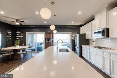 3070 Shaws Rd, Baltimore, MD 21219 photo 10