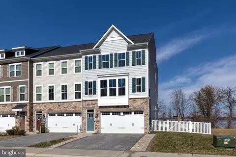 3070 Shaws Rd, Baltimore, MD 21219 photo 2