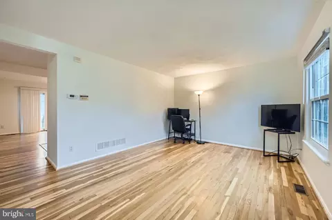 Living - 3908 Link Ave, Nottingham, MD 21236 photo 1 of 4