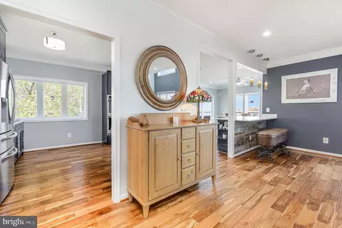 Entry Way - 9110 Chesapeake Ave, Sparrows Point, MD 21219 photo 3 of 14