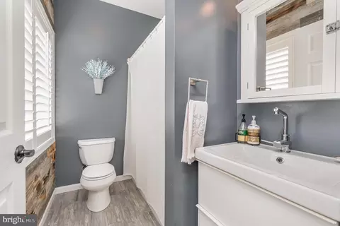 Bath - 9110 Chesapeake Ave, Sparrows Point, MD 21219 photo 1 of 8
