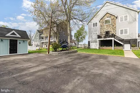 Exterior - 9110 Chesapeake Ave, Sparrows Point, MD 21219 photo 7 of 18