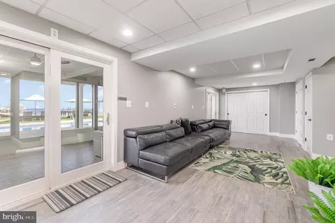 Entry Way - 9110 Chesapeake Ave, Sparrows Point, MD 21219 photo 13 of 14