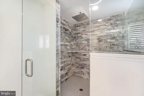 Bath - 9110 Chesapeake Ave, Sparrows Point, MD 21219 photo 2 of 8