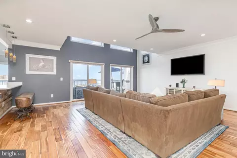 Living - 9110 Chesapeake Ave, Sparrows Point, MD 21219 photo 1 of 1