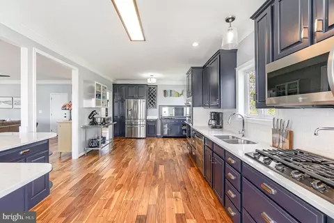 Kitchen - 9110 Chesapeake Ave, Sparrows Point, MD 21219 photo 5 of 12