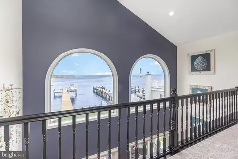 Entry Way - 9110 Chesapeake Ave, Sparrows Point, MD 21219 photo 9 of 14