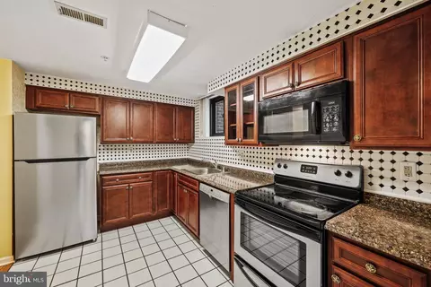 7203 Rockland Hills Dr #T01, Baltimore, MD 21209