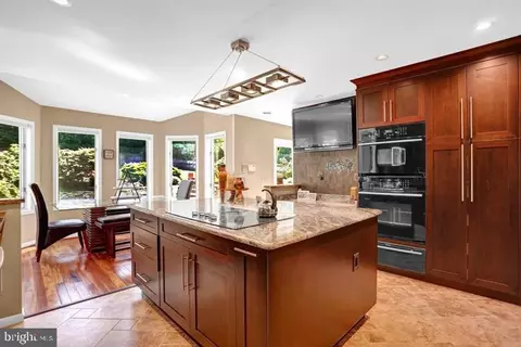 9 Red Maple Ct, Owings Mills, MD 21117