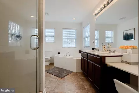 Bath - 8002 Parks Ln, Windsor Mill, MD 21244 photo 3 of 4
