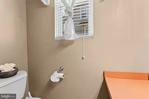 Bath - 633 N Bend Rd, Baltimore, MD 21229 photo 2 of 2