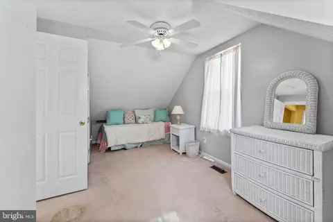 Bedroom - 633 N Bend Rd, Baltimore, MD 21229 photo 4 of 4