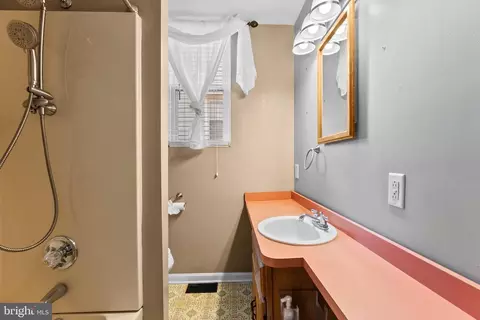 Bath - 633 N Bend Rd, Baltimore, MD 21229 photo 1 of 2
