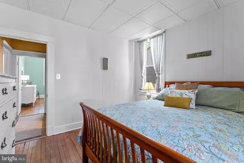 Bedroom - 633 N Bend Rd, Baltimore, MD 21229 photo 2 of 4