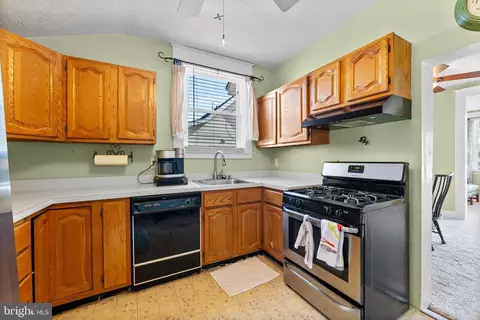 Kitchen - 633 N Bend Rd, Baltimore, MD 21229 photo 2 of 2