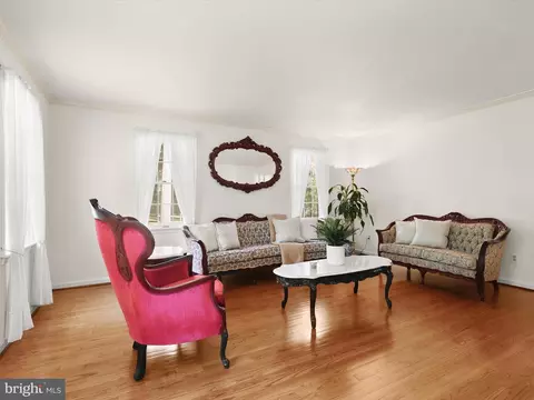Living - 13719 Killarney Ct, Phoenix, MD 21131 photo 2 of 6