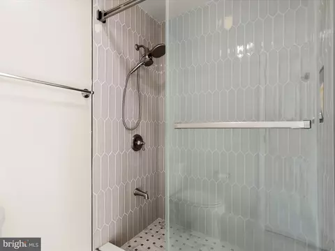 Bath - 13719 Killarney Ct, Phoenix, MD 21131 photo 3 of 6
