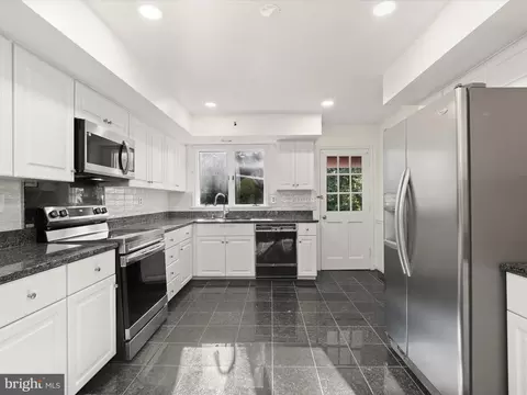 Kitchen - 13719 Killarney Ct, Phoenix, MD 21131 photo 6 of 6