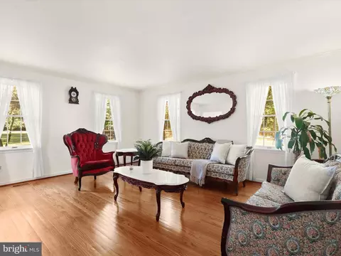 Living - 13719 Killarney Ct, Phoenix, MD 21131 photo 3 of 6