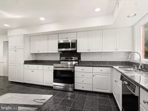 Kitchen - 13719 Killarney Ct, Phoenix, MD 21131 photo 5 of 6