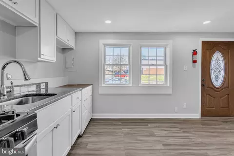 Entry Way - 815 5th Ave, Baltimore, MD 21227 photo 1 of 4
