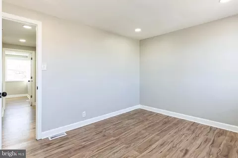 Entry Way - 815 5th Ave, Baltimore, MD 21227 photo 3 of 4
