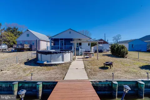808 Creek Rd, Essex, MD 21221