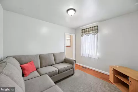Living - 5238 Benson Ave, Halethorpe, MD 21227 photo 4 of 4