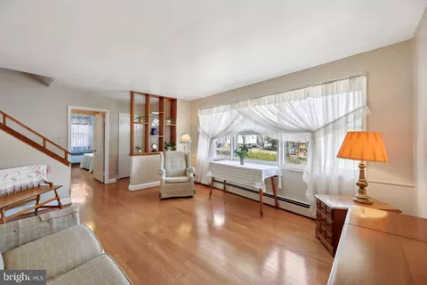 Living - 5238 Benson Ave, Halethorpe, MD 21227 photo 2 of 4
