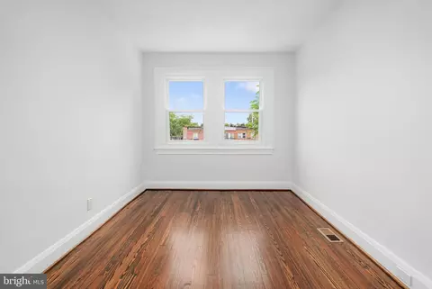 Bedroom - 83 Willow Spg, Dundalk, MD 21222 photo 5 of 7
