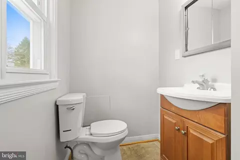 Bath - 1407 Shefford Rd, Baltimore, MD 21239 photo 1 of 2