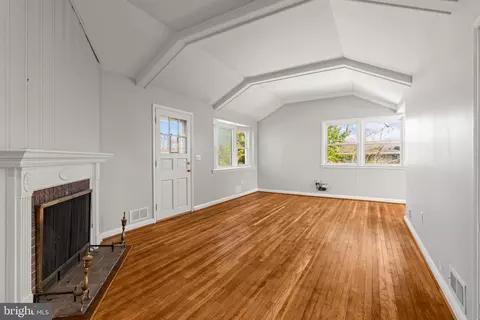 Living - 1407 Shefford Rd, Baltimore, MD 21239 photo 3 of 8
