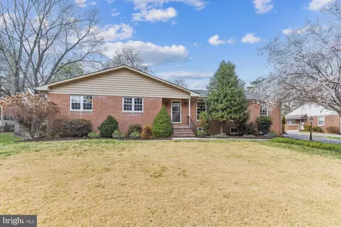 110 Taunton Ave, Catonsville, MD 21228