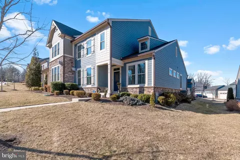 Exterior - 6918 Summit Cir, Baltimore, MD 21239 photo 2 of 6