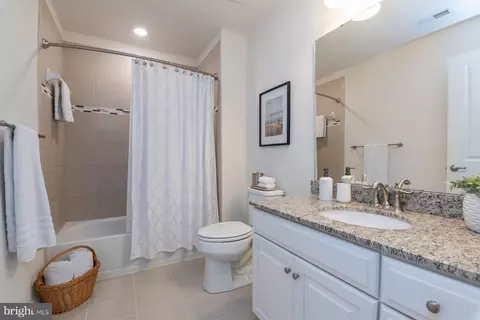 Bath - 6918 Summit Cir, Baltimore, MD 21239 photo 1 of 1