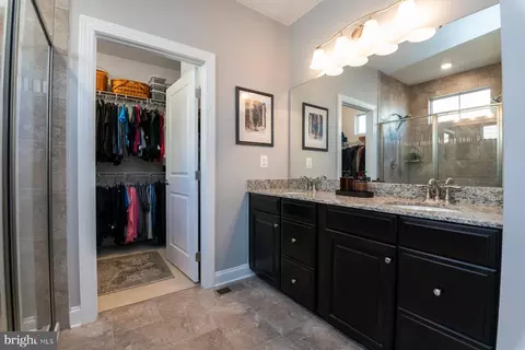 Entry Way - 6918 Summit Cir, Baltimore, MD 21239 photo 8 of 12