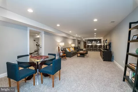 Entry Way - 6918 Summit Cir, Baltimore, MD 21239 photo 10 of 12
