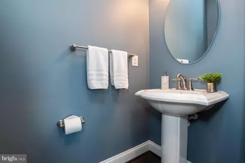 Entry Way - 6918 Summit Cir, Baltimore, MD 21239 photo 7 of 12