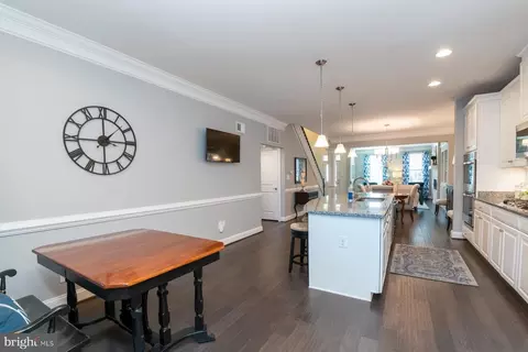 Entry Way - 6918 Summit Cir, Baltimore, MD 21239 photo 6 of 12
