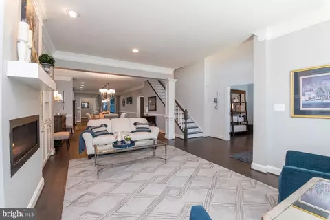Entry Way - 6918 Summit Cir, Baltimore, MD 21239 photo 2 of 12