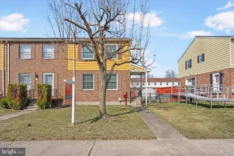 14 Lockett Ct, Essex, MD 21221