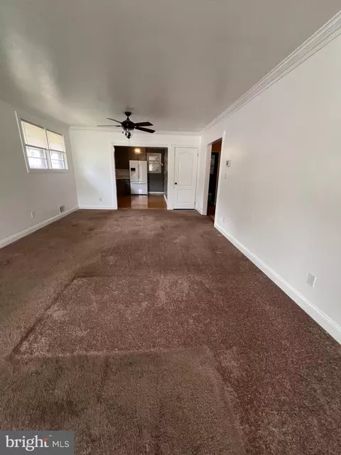 Living - 8211 Beach Dr, Dundalk, MD 21222 photo 6 of 6
