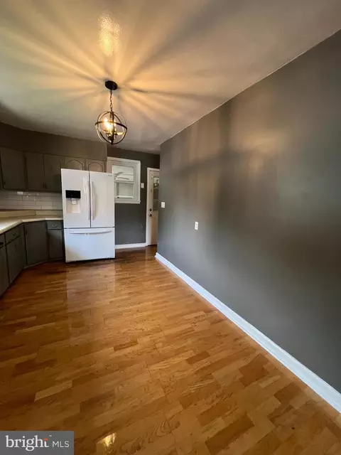 Entry Way - 8211 Beach Dr, Dundalk, MD 21222 photo 3 of 14